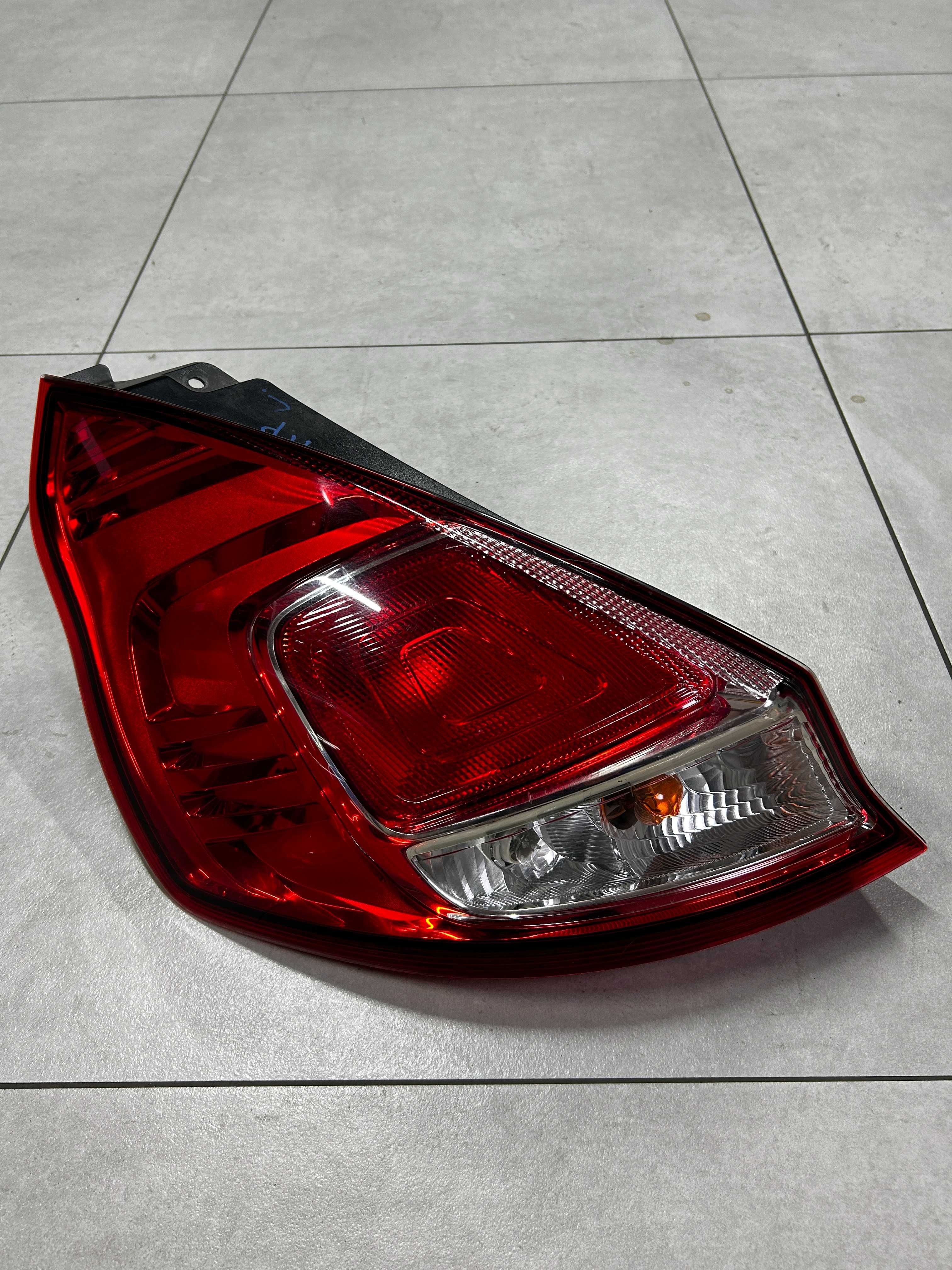 Задній фонарь стоп Ford Fiesta MK7 2013-2017