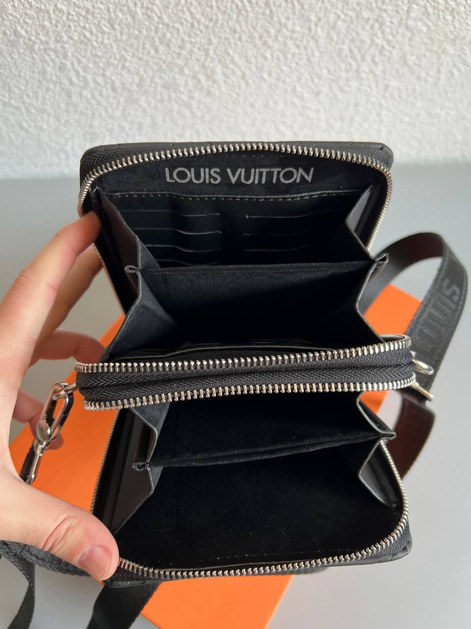 Чоловіча сумка - Louis Vuitton