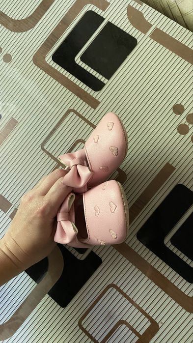 Капчики, туфульки, пінетки, босоніжки на один рік, перше взуття