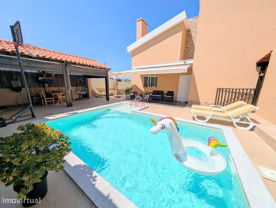 Moradia T5 Isolada com piscina e sauna - Fernão Ferro