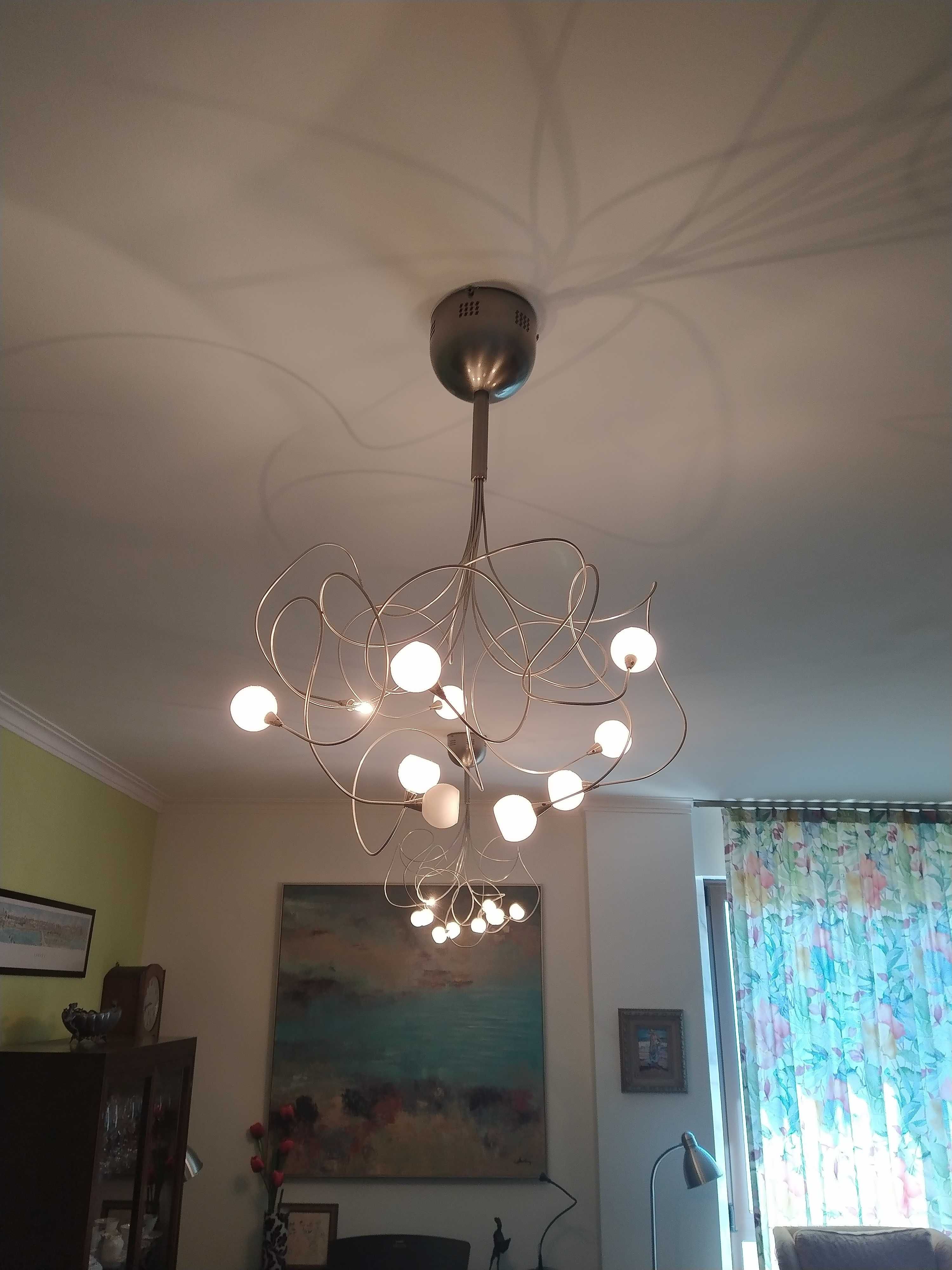 Moderno candeeiro de teto, maleavel, estilizado