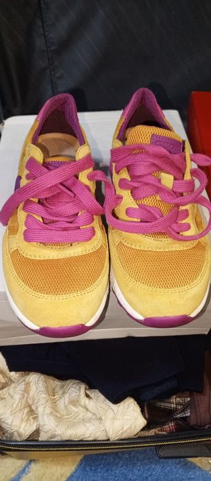 Кросівки жіночі яскраві