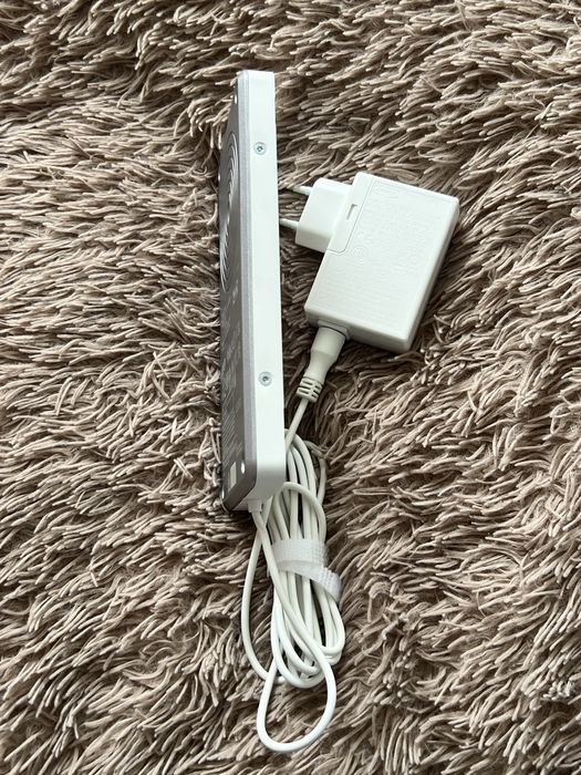 Бездротовий зарядний пристрій через стіл / Через стіл IKEA ,з ЧЕХІЇ