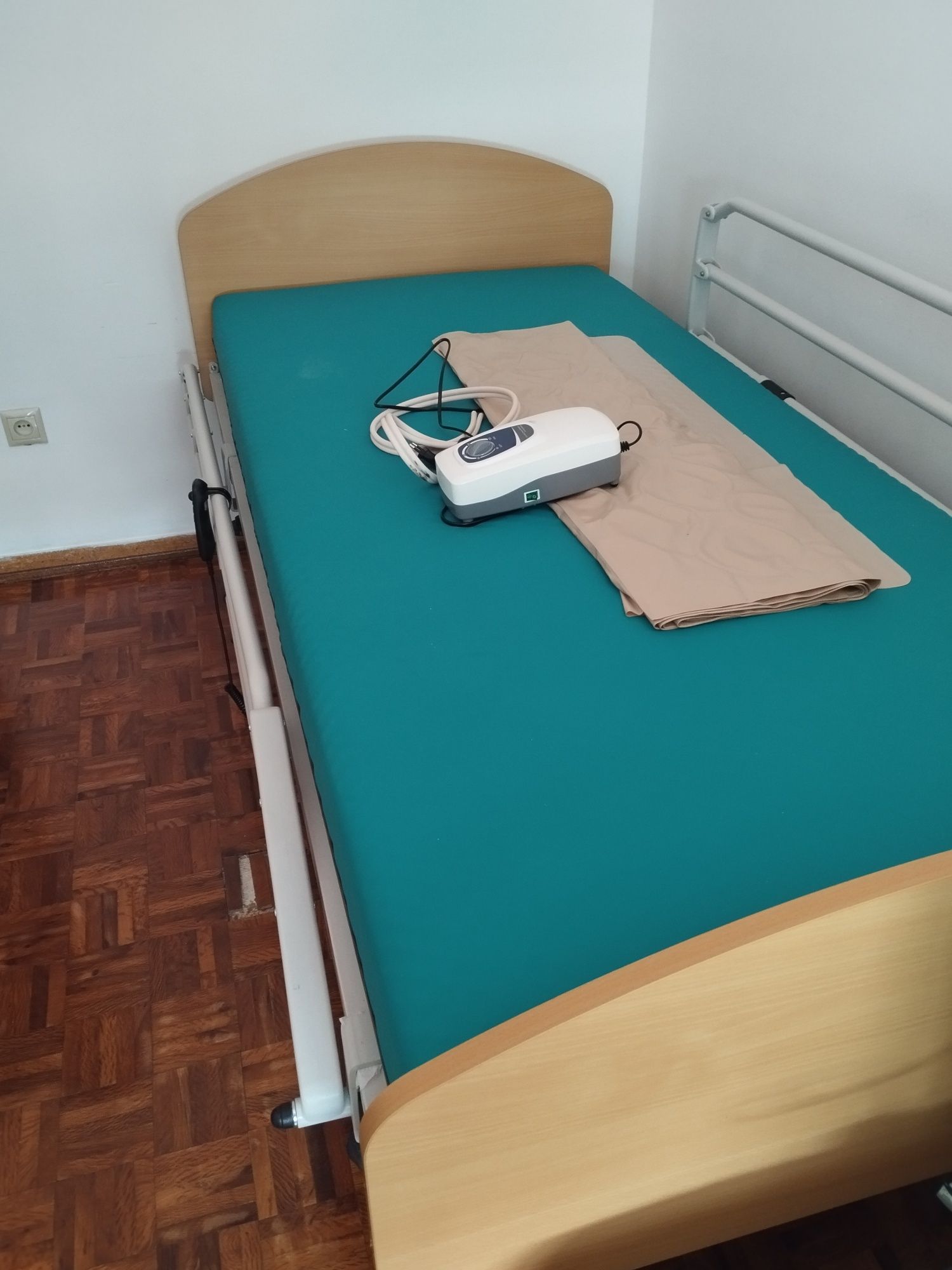Cama articulada com motor