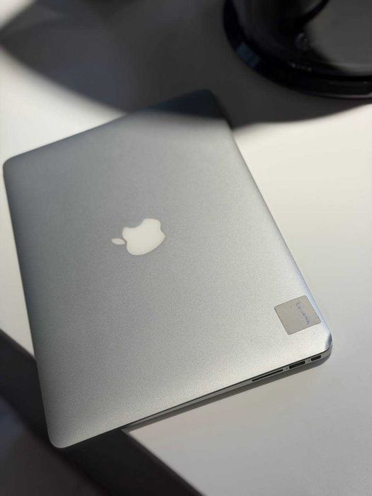 Ноутбук Apple MacBook Air 13" i5 8/128 (MQD32-A) 2017/вживаний