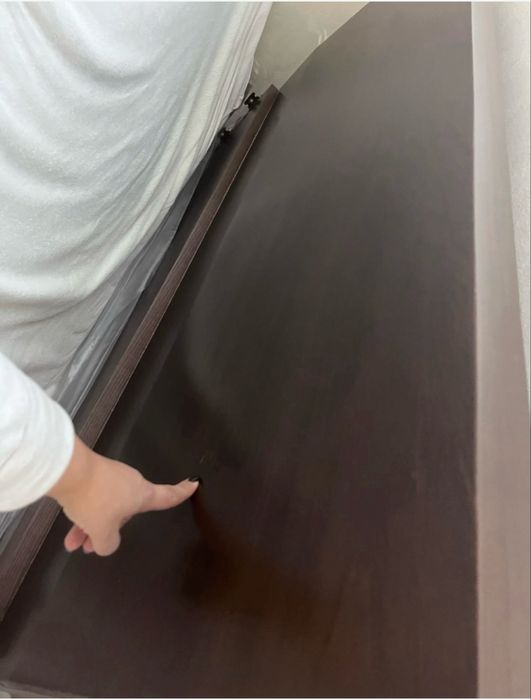 Cama madeira maciça + colchão + estrado + resguardo + carpete