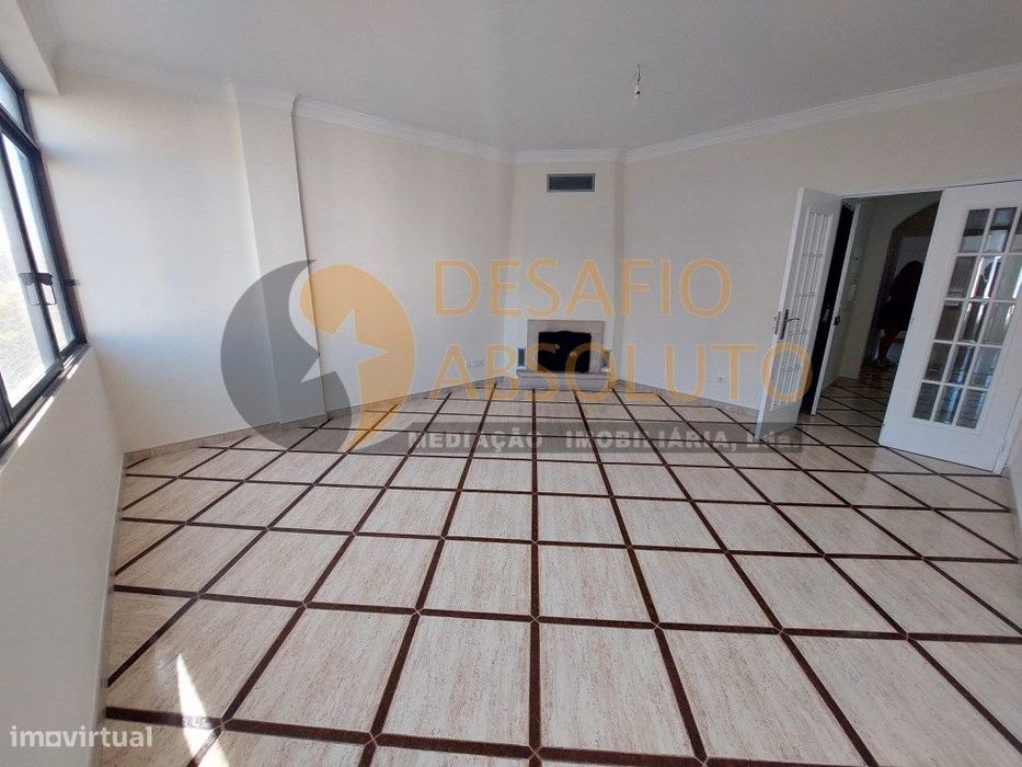 Apartamento T2 - Usado - Paio Pires