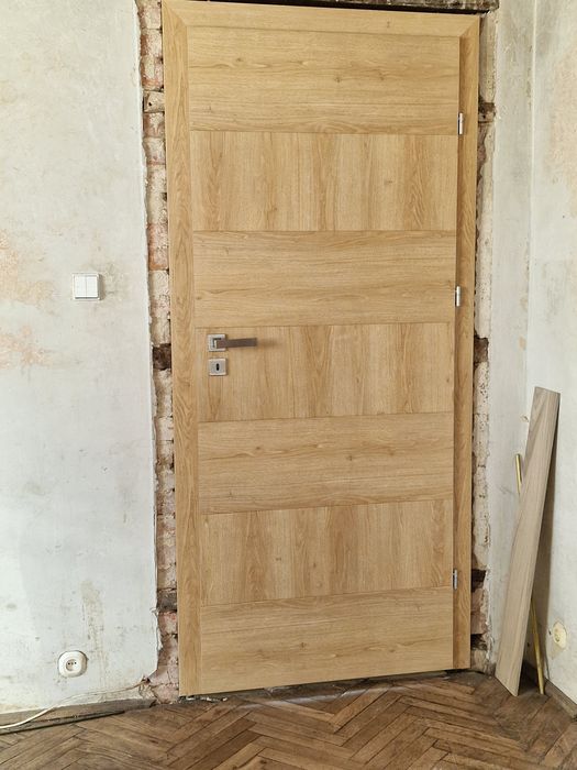 Drzwi wewnętrzne z ościeżnicą DRE Finea na otwór 80cm, plus klamki itd