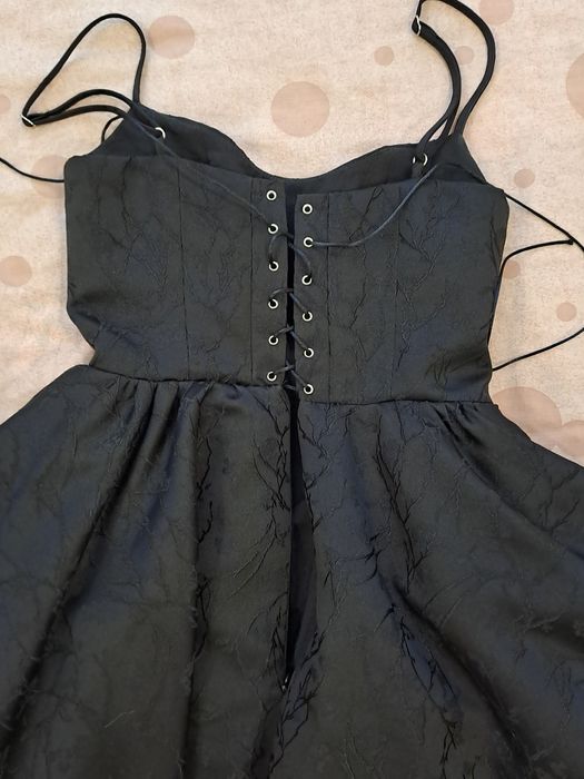 Коротка вечірня сукня