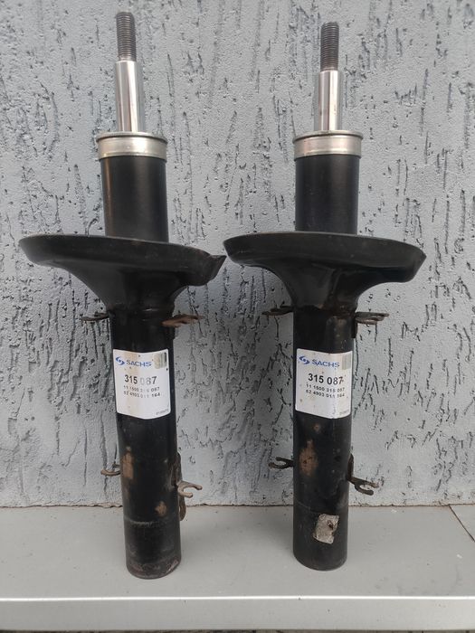 Продам передні стійки гольф 4 універсал