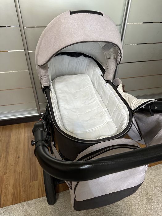 Коляска для дитини