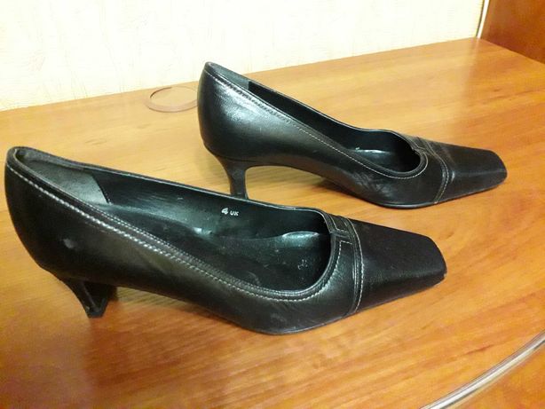 Жіночі туфлі у відмінному стані