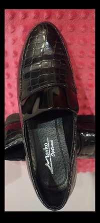 Damskie czarne lakierowane buty