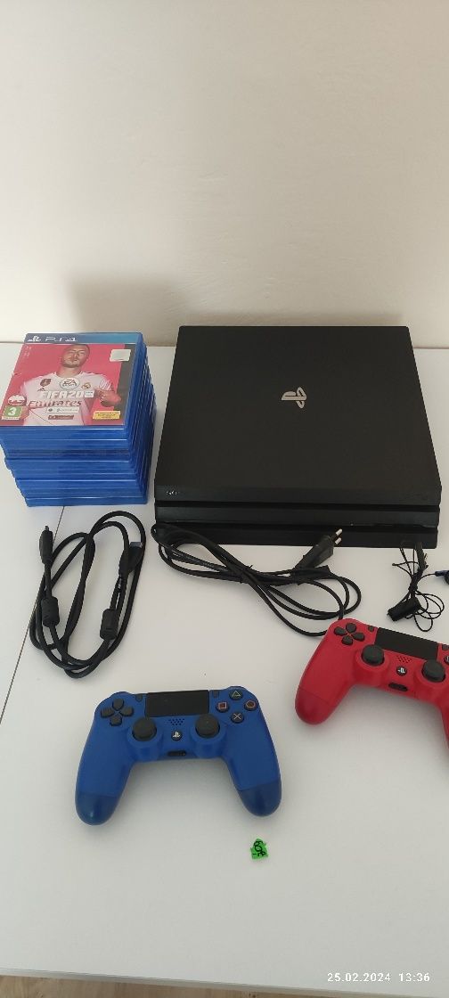 Ps4 Playstation 4 Pro 1TB +2 pady, 8 gier