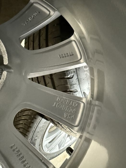 Peugeot Jantes e pneus 16”