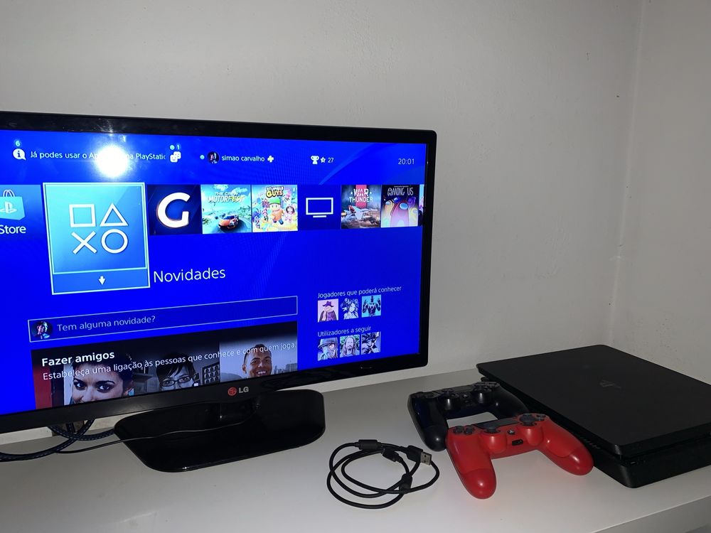 Playstation 4 com 2 comando como nova
