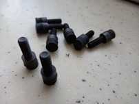 Nóżki wkręcane M6 x 15 mm.