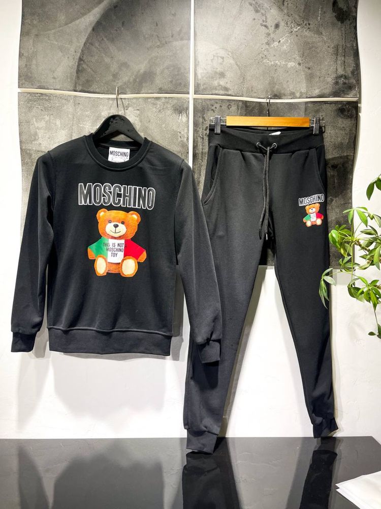 Женский Прогулочный Спортивный Костюм в стиле Moschino