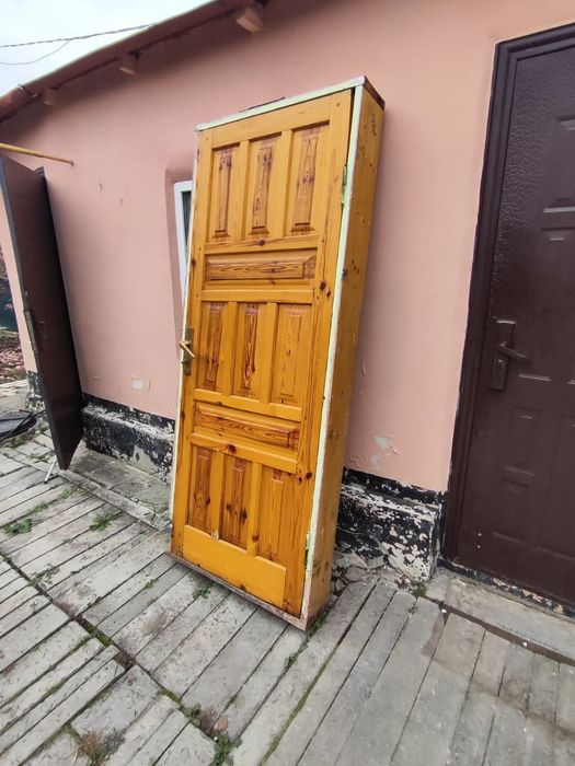 Продам дерев'яні двері