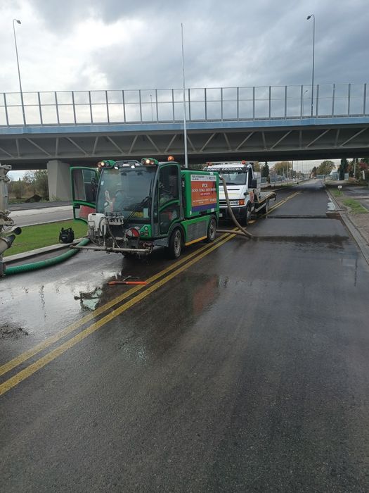 Mycie Zamiatanie  Odchwaszczanie Odsniezanie Parkingów  Mycie Hal Kost