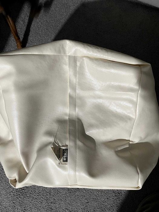 Jarra Ikea + Pufe Branco + Globo Dourado Homa