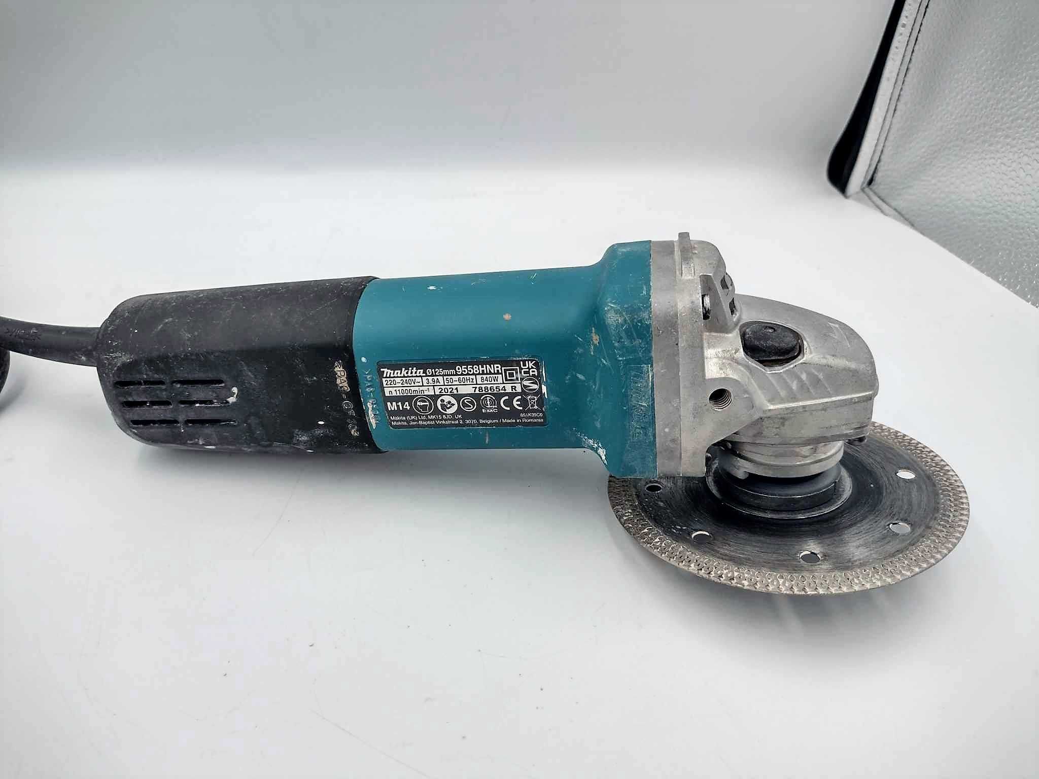 Szlifierka kątowa Makita 9558HNR 840W 230V + tarcza