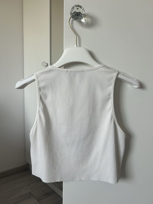 Crop top na ramiączkach
