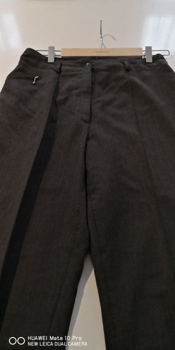 Spodnie ciemny szary.