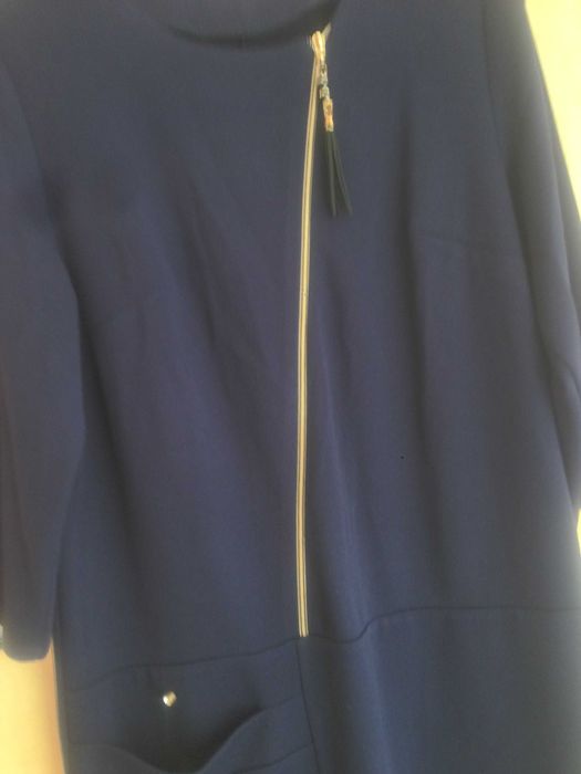 Деловое платье темного синего цвета. Офисный стиль