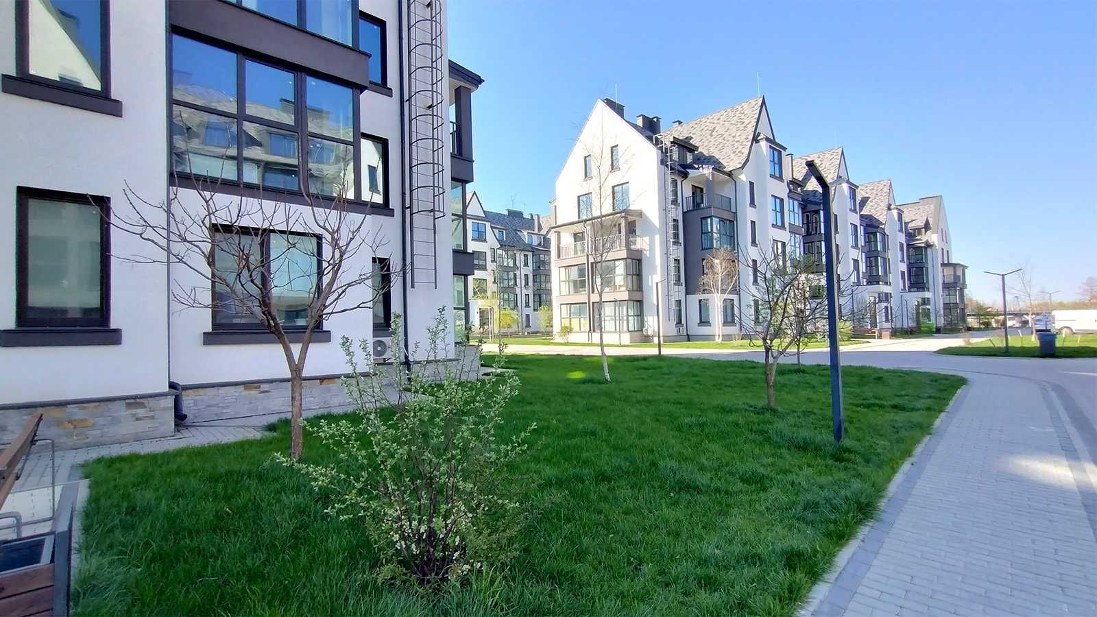 2-кімнатна квартира з панорамними вікнами та великою кухнею 29 кв.м.
