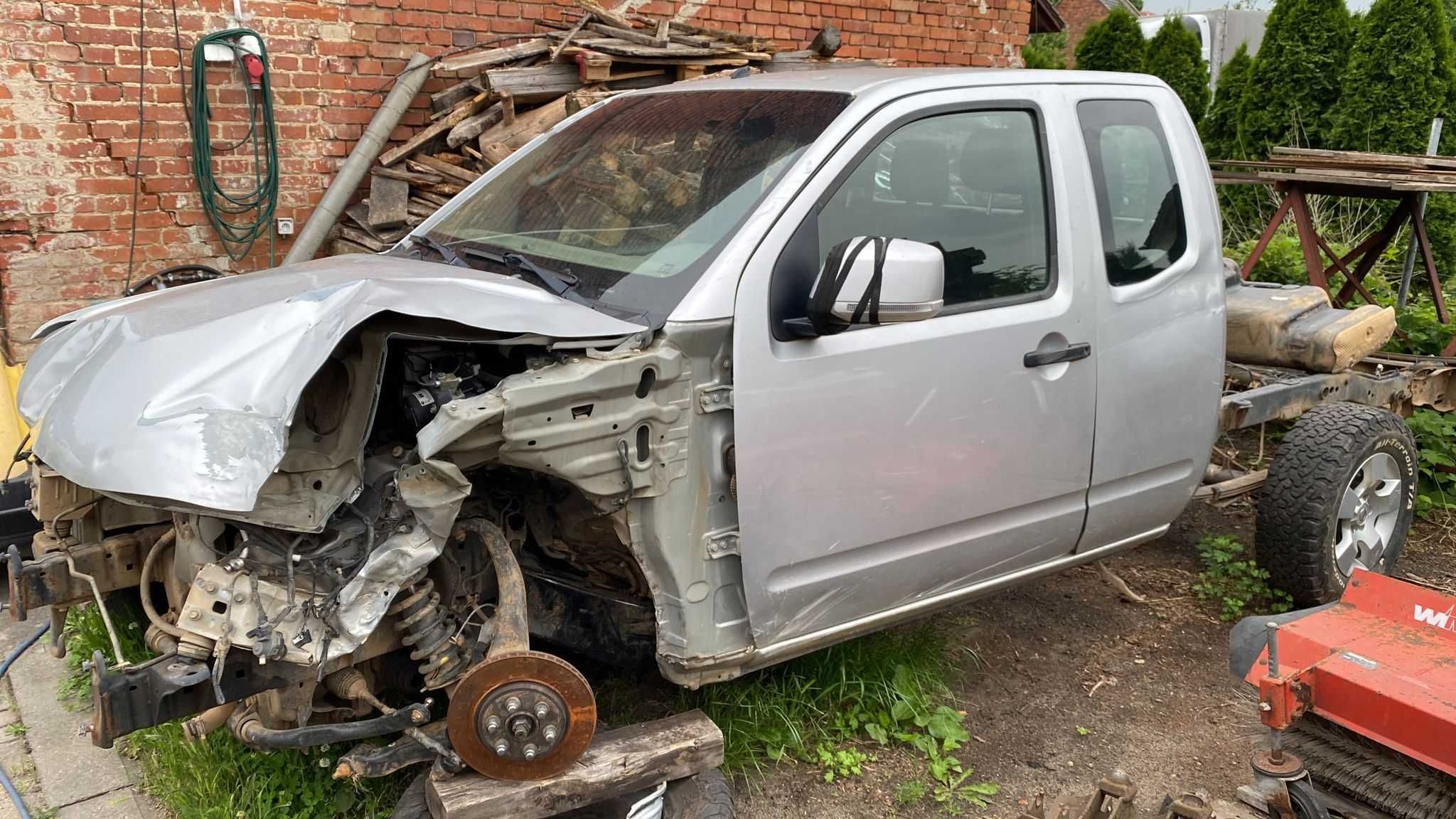 Wszystkie części NISSAN NAVARA D40 King Cab Silnik Skrzynia Most Wał