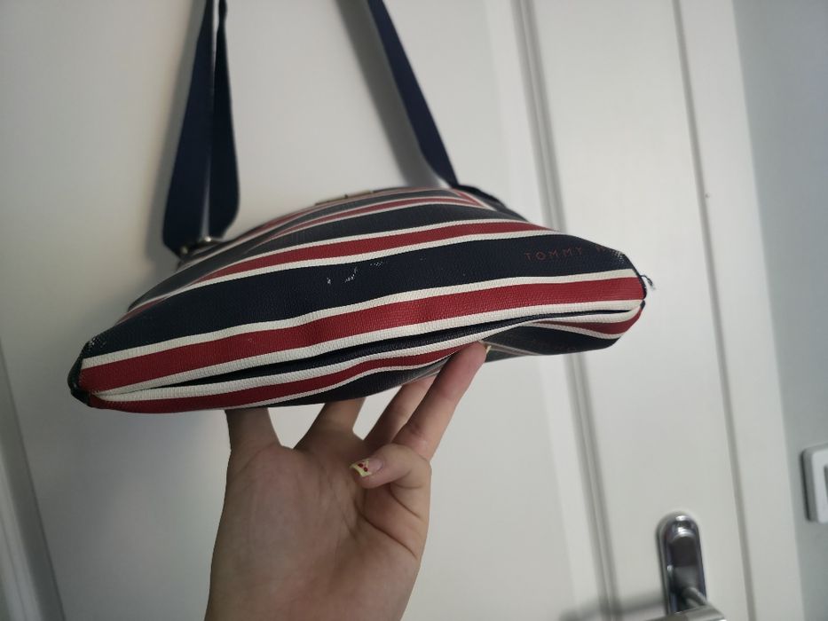Torebka listonoszka Tommy Hilfiger