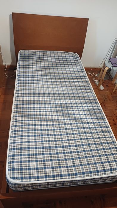 Cama de Solteiro com Colchão Colmol 195×95  Muito Bom Estado