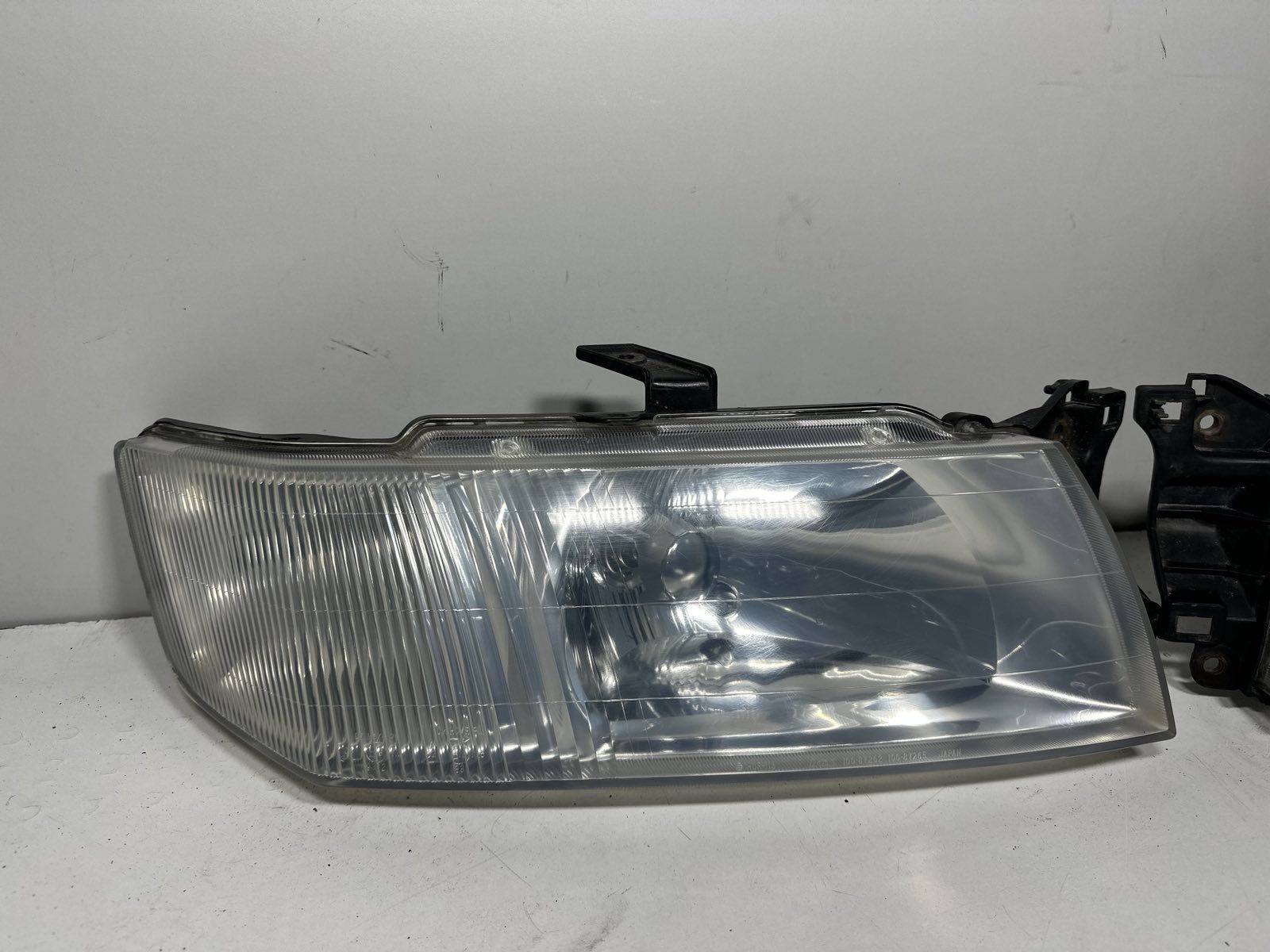 Mitsubishi Space Wagon Lampy Przód Przednie Lewa Prawa EU cana za 1st