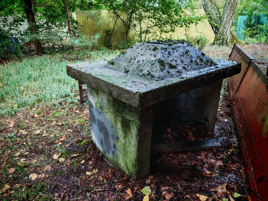 Betonowy kominek od grilla górna część z kratką