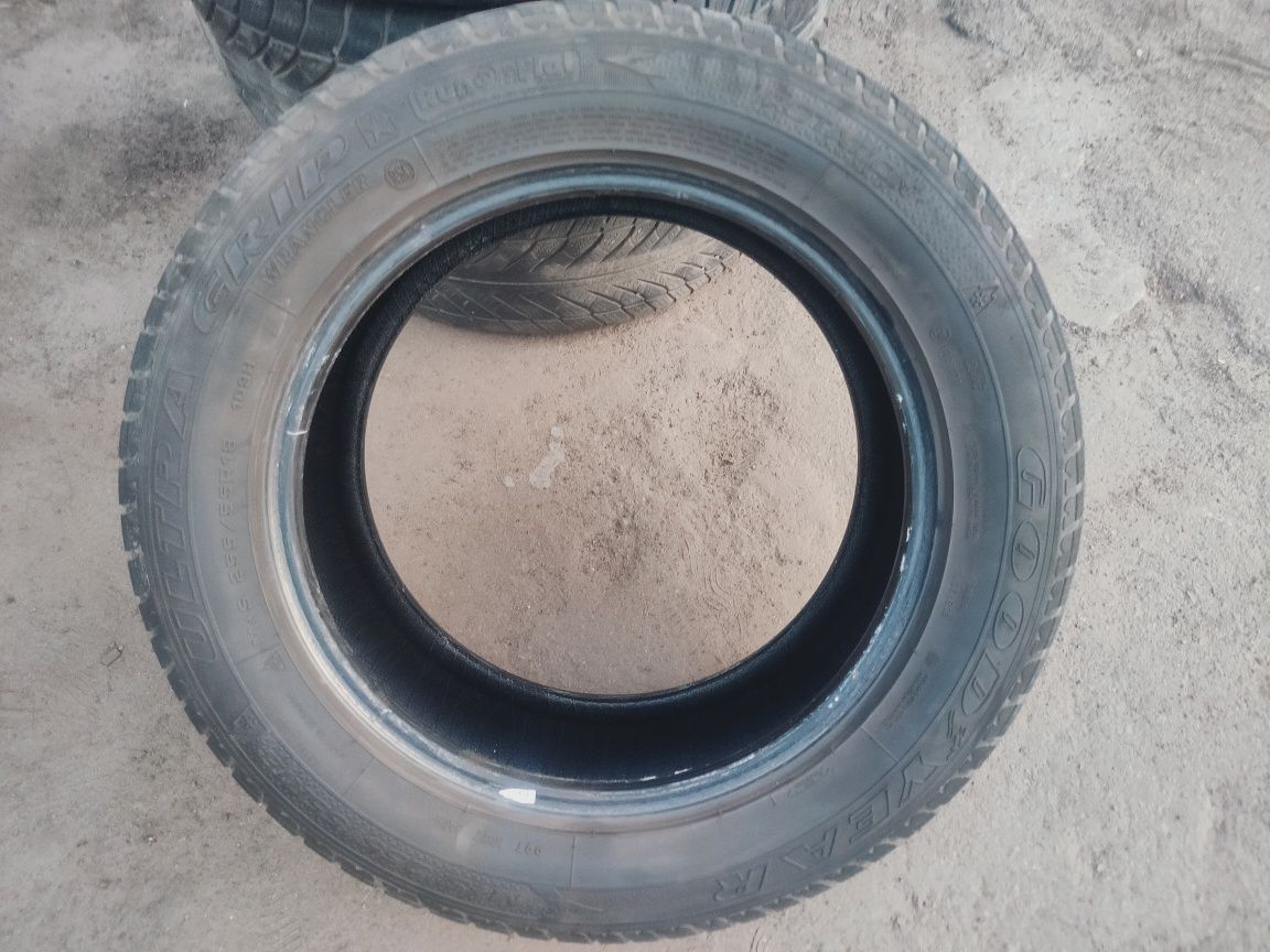 Шини б/у 255/55 r18 Goodyear зима