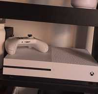 Xbox-S em branco com controle