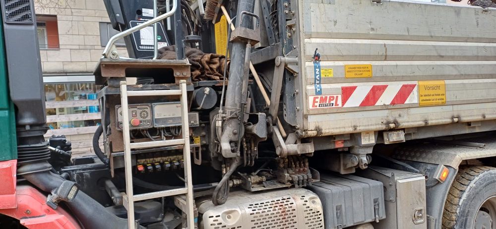 Iveco 6x4 com grua hiab 232 e bascula