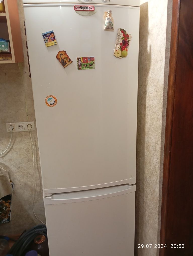 Холодильник двокамерний