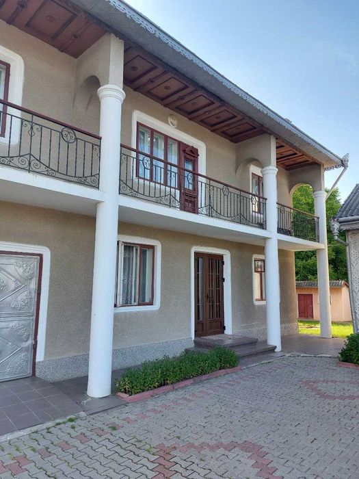 ДВА будинки та діл. 0,10 га, вул. Хотинська