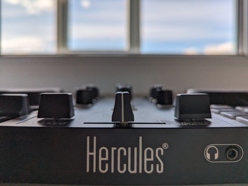 HERCULES IMPULSE 200 / DJ контроллер