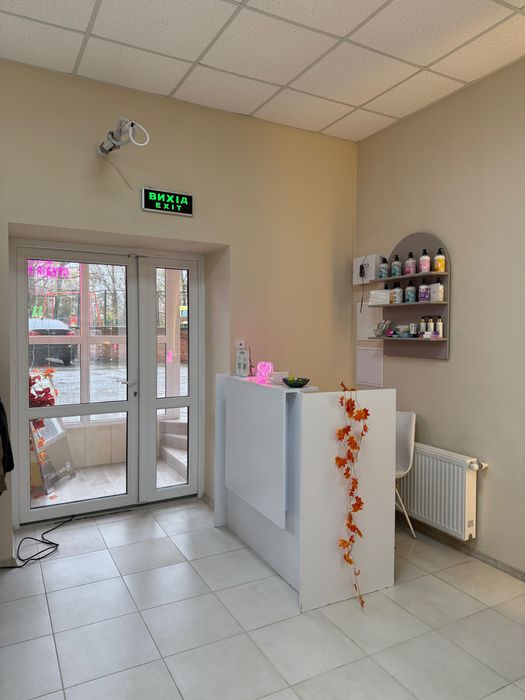 Місце в оренду візажист та лешмейкер