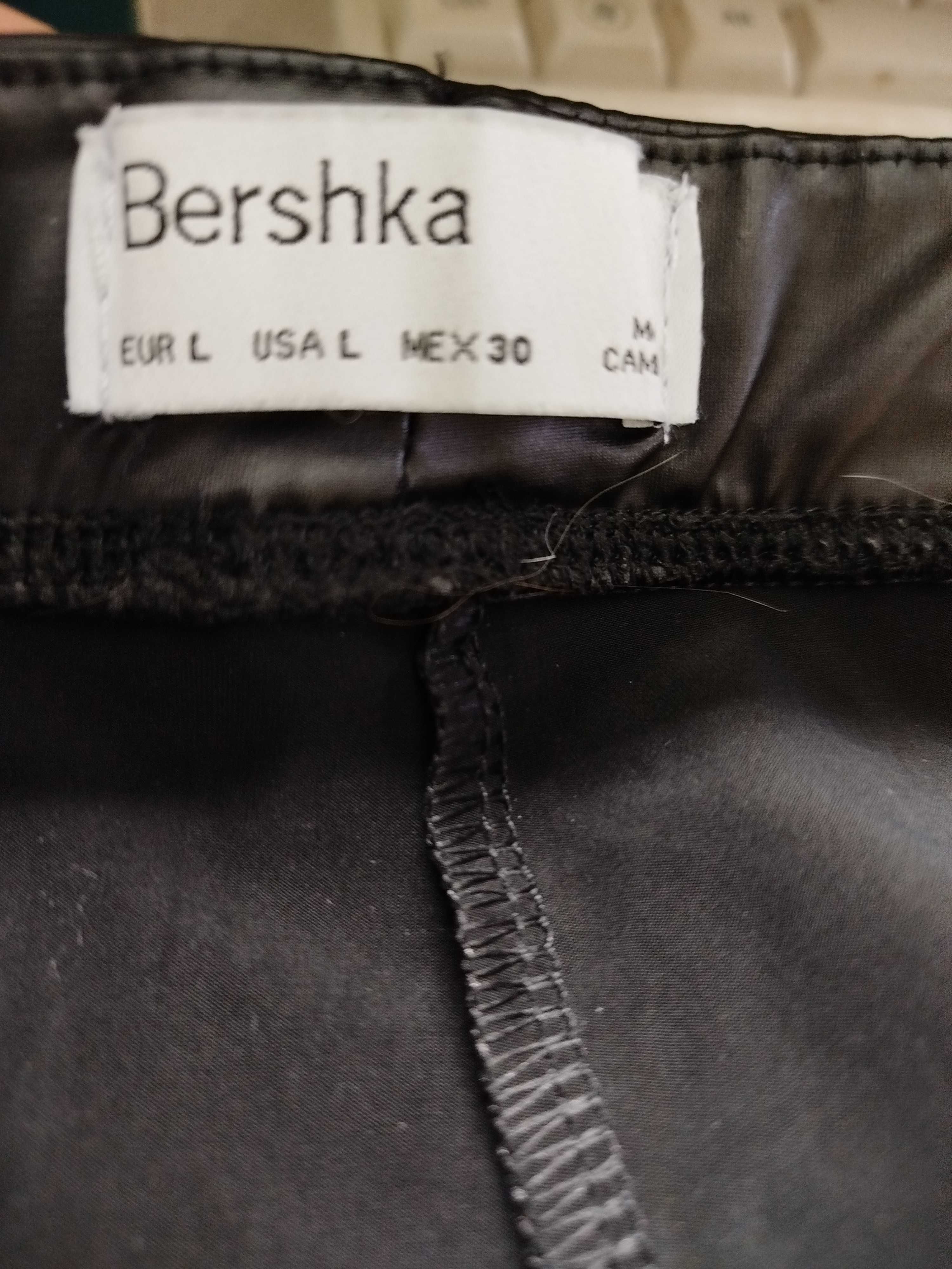 Стрейчевые лосины под кожу  Bershka