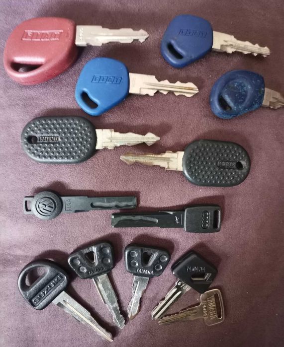 Chaves de Ignição vintage, originais, de automóveis e motos