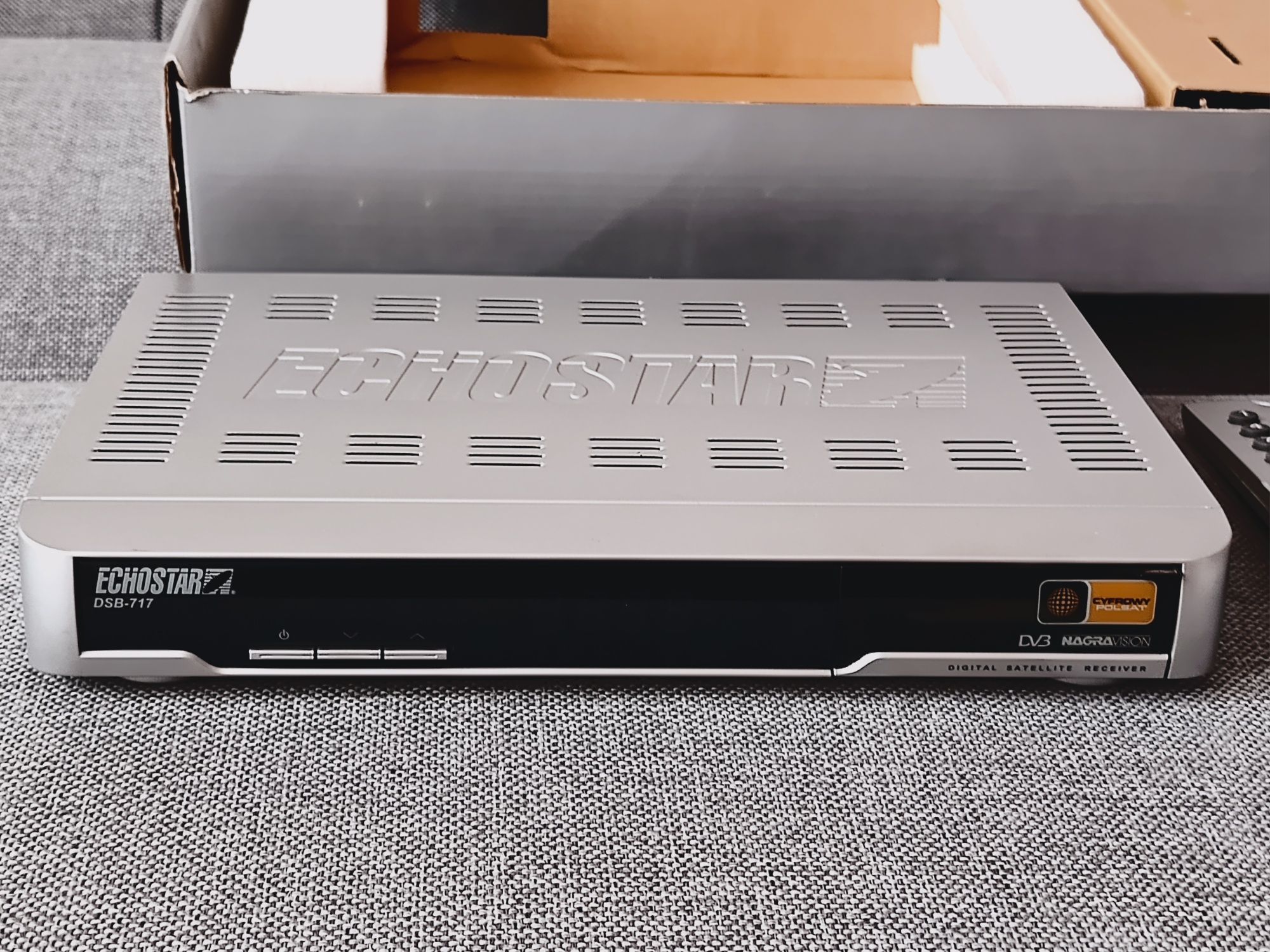 Dekoder cyfrowy satelitarny z pilotem i kablem USB