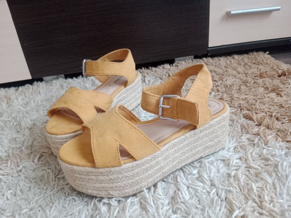 Босоножки Pull & Bear 36  р