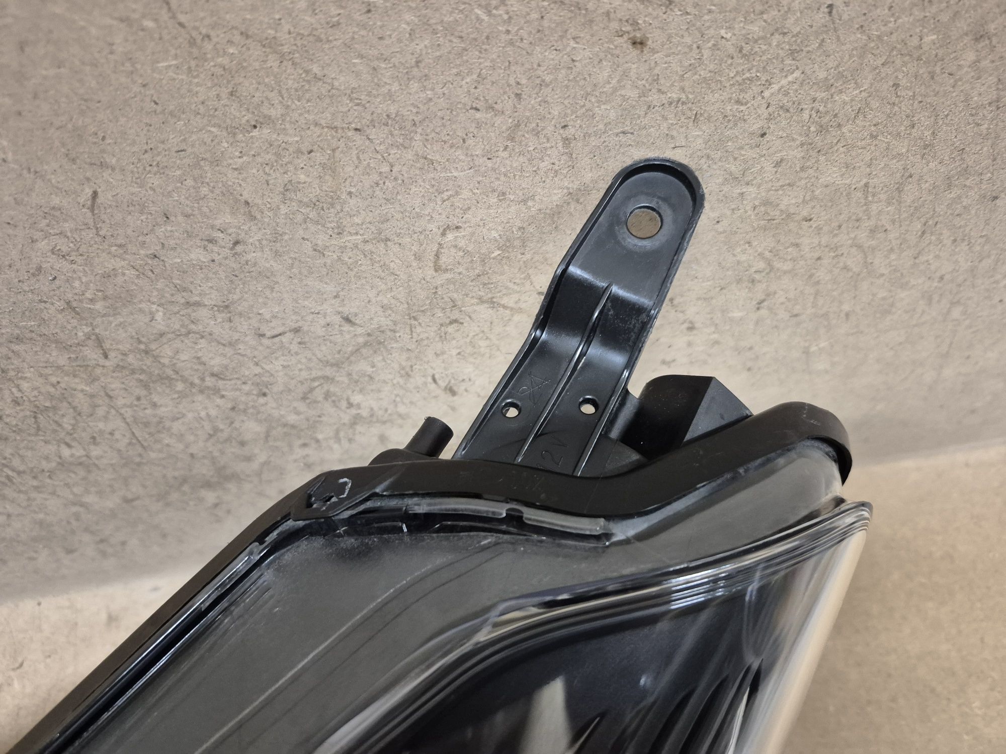 Lampa reflektor toyota Yaris 3 bez led lewy europa