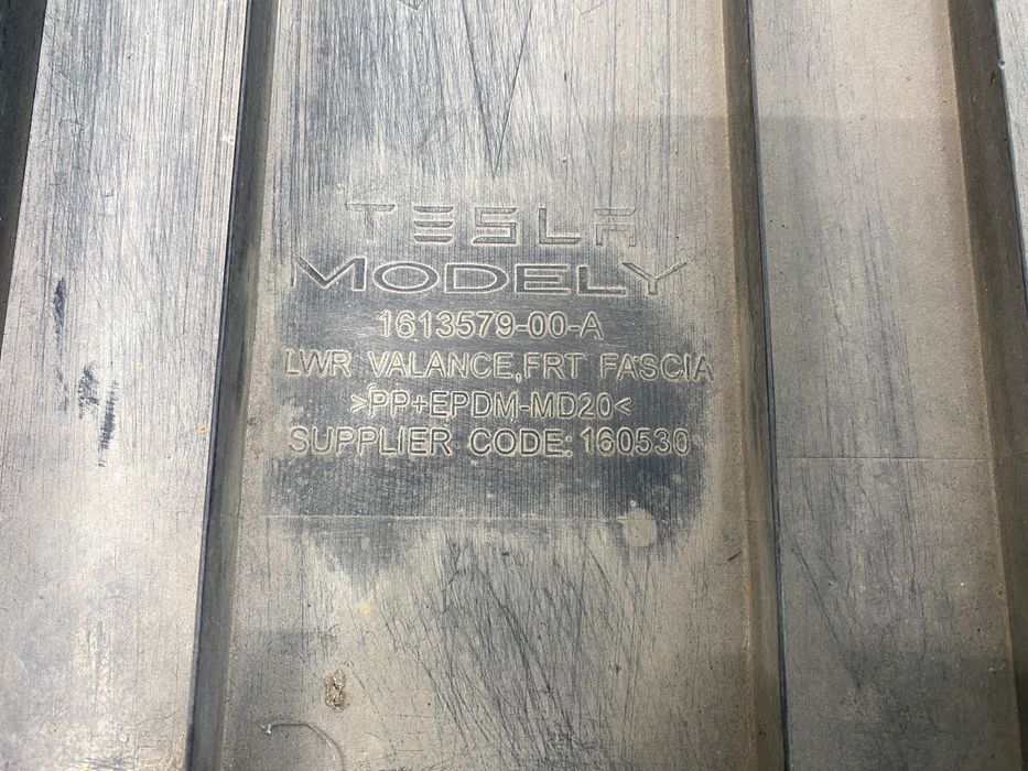 Spoiler Dokładka Listwa Płyta Osłona Zderzaka Przód TESLA MODEL Y