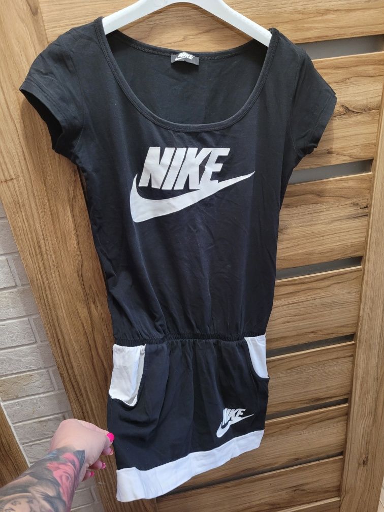 Sukienka dresowa  nike M-L