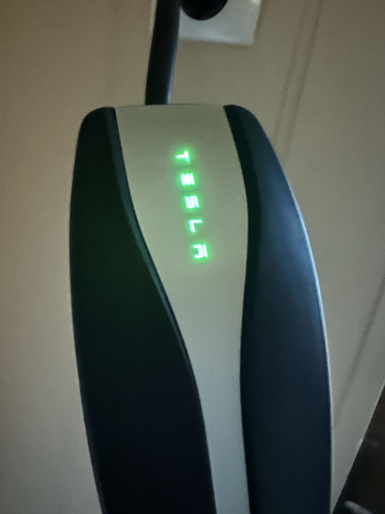 Ładowarka do samochodu elektrycznego TESLA